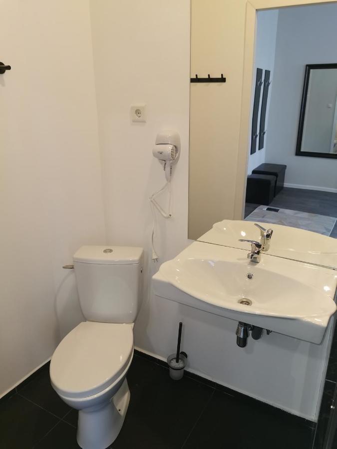 ריגה Central Hotel With Free Parking מראה חיצוני תמונה