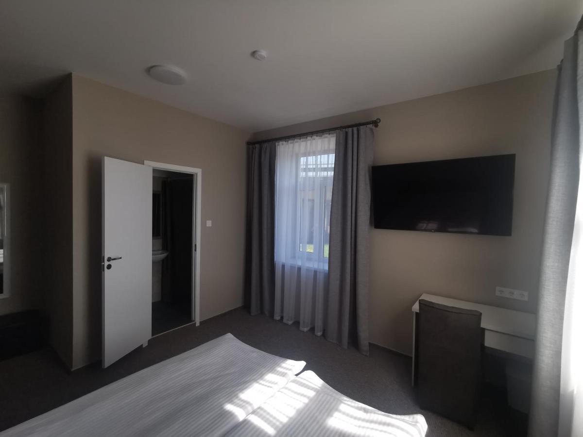 ריגה Central Hotel With Free Parking מראה חיצוני תמונה