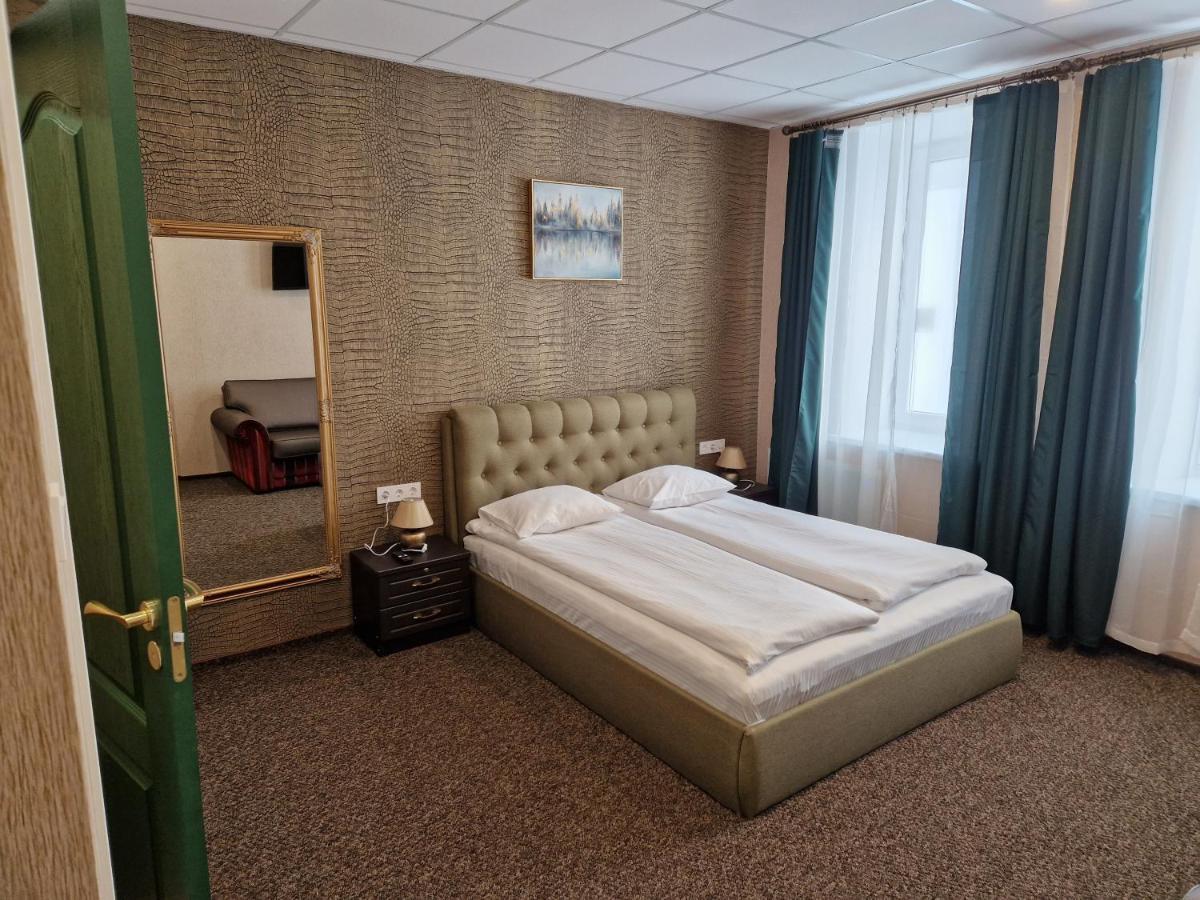ריגה Central Hotel With Free Parking מראה חיצוני תמונה