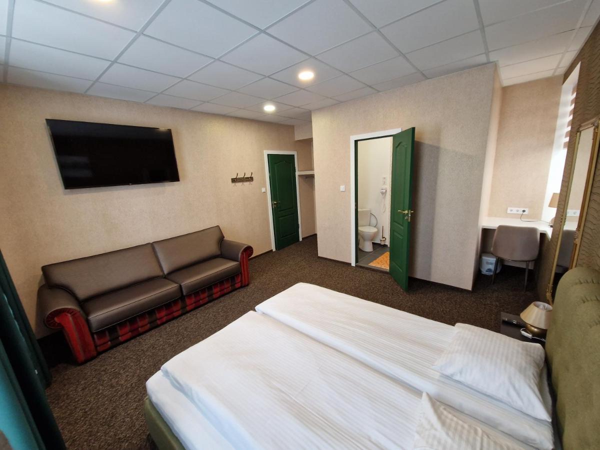 ריגה Central Hotel With Free Parking מראה חיצוני תמונה